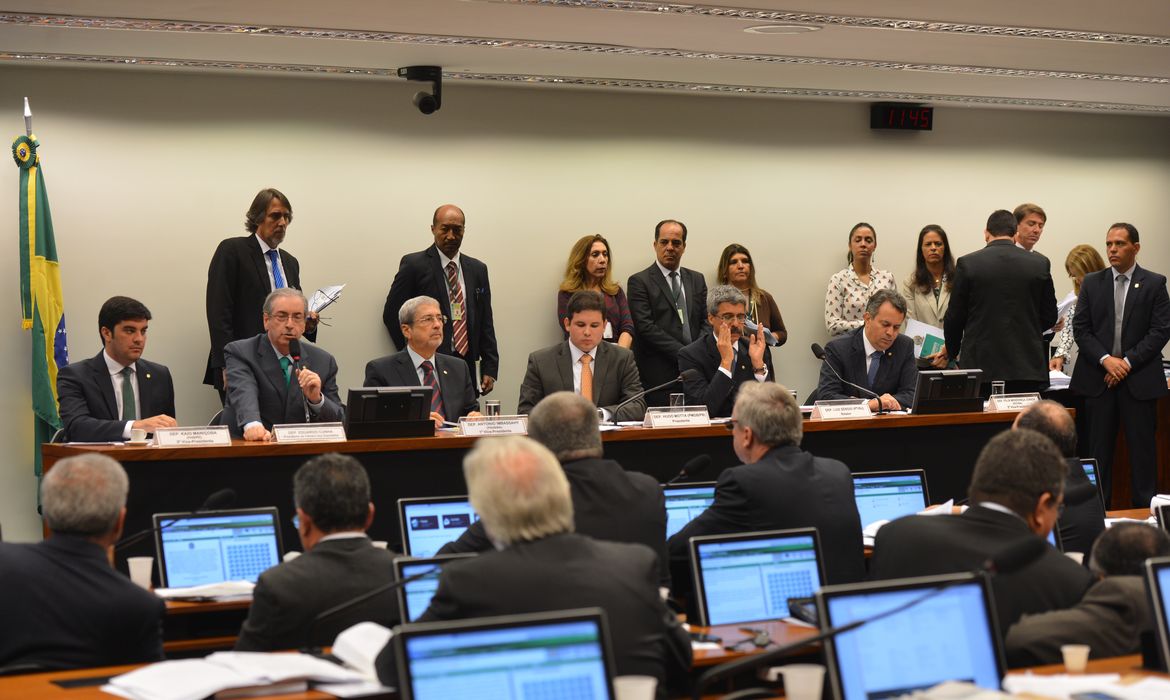 Presidente da Câmara, Eduardo Cunha, participa de reunião da Comissão Parlamentar de Inquérito (CPI) da Petrobras (Antonio Cruz/Agência Brasil)