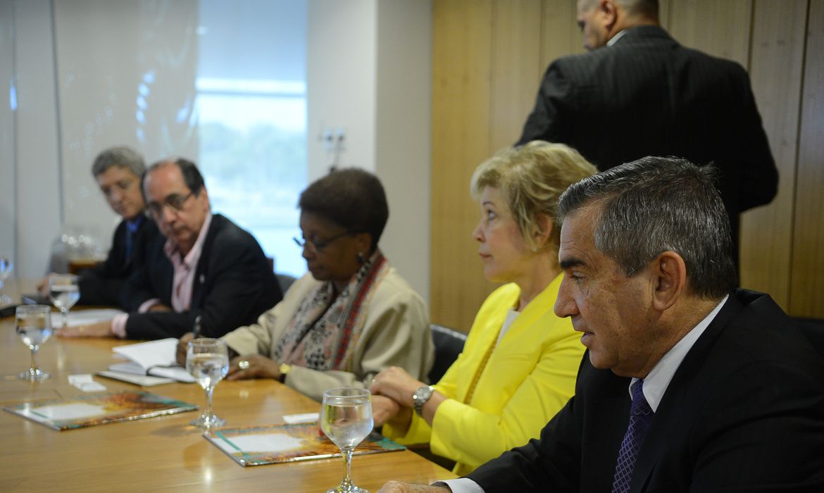 Brasilia - Os ministros, Gilberto Carvalho, Marta Suplicy e Luiza Bairros, discutem os 