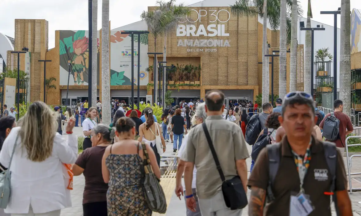 Bruno Peres/Agência Brasil Belém (PA), 11/11/2025 - Pessoas chegam na entrada da área da Green Zone (Área Verde), na COP30. Foto: Bruno Peres/Agência Brasil