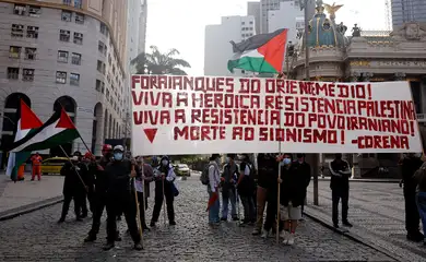 Rio de Janeiro (RJ), 07/07/2025 - Grupos ligados ao Comite de Solidariedade com a Luta do Povo Palestino fazem manifestação contra o genocídio do povo palestino na Faixa de Gaza e por uma Palestina livre, na Cinelândia, no centro da cidade.   Foto: Tânia Rêgo/Agência Brasil