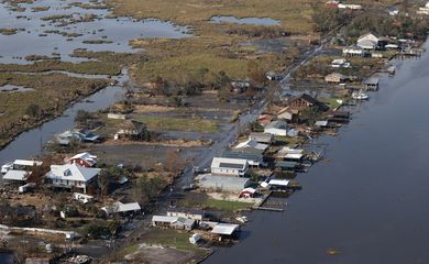 Devastação causada pelo furacão Ida no estado norte-americano da Lousiana