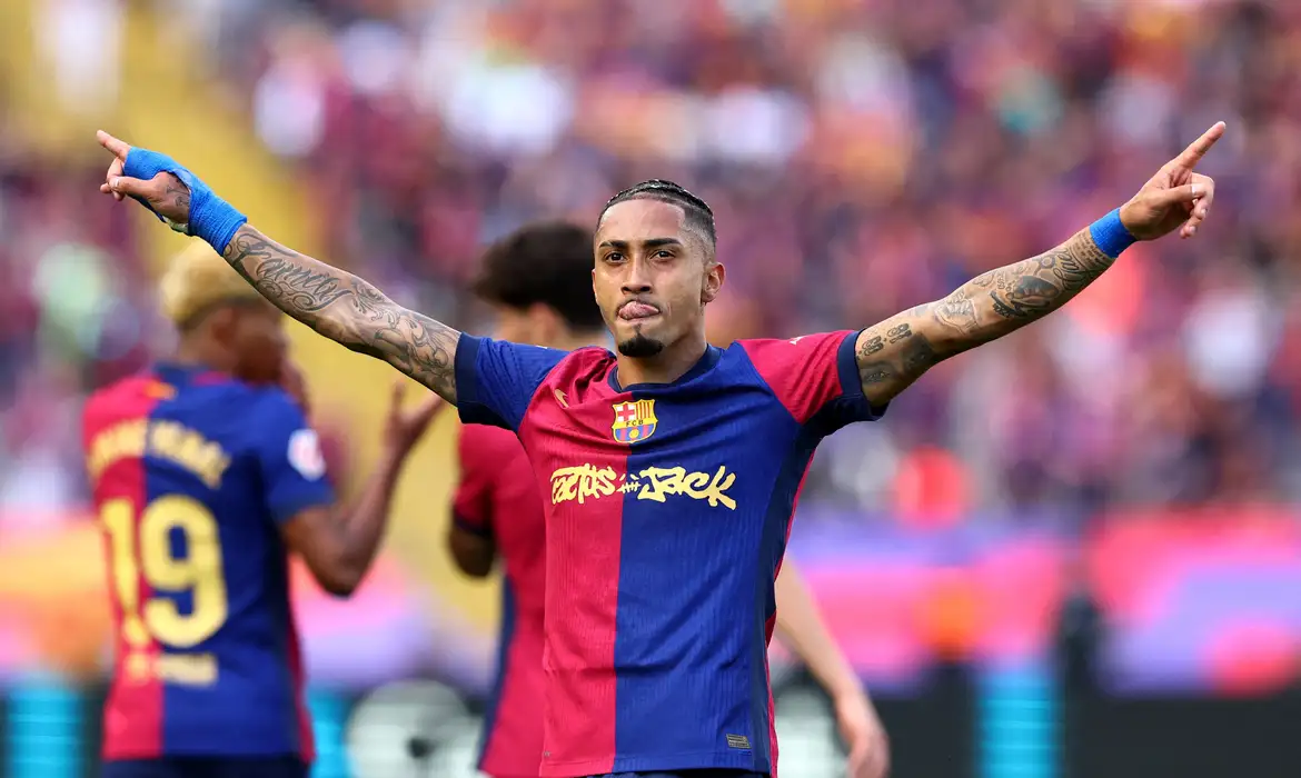Raphinha celebra gol do Barcelona contra o Real Madrid
 11/5/2025    REUTERS/Albert Gea