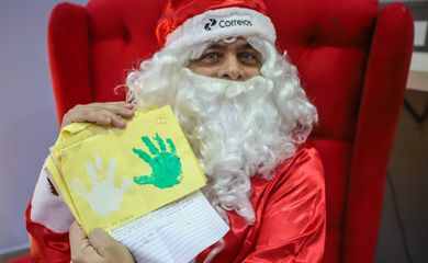 Brasília (DF), 05/12/2023, Papai Noel participa do anúncio do balanço parcial da campanha Papai Noel dos Correios 2023. Foto: Antonio Cruz/Agência Brasil