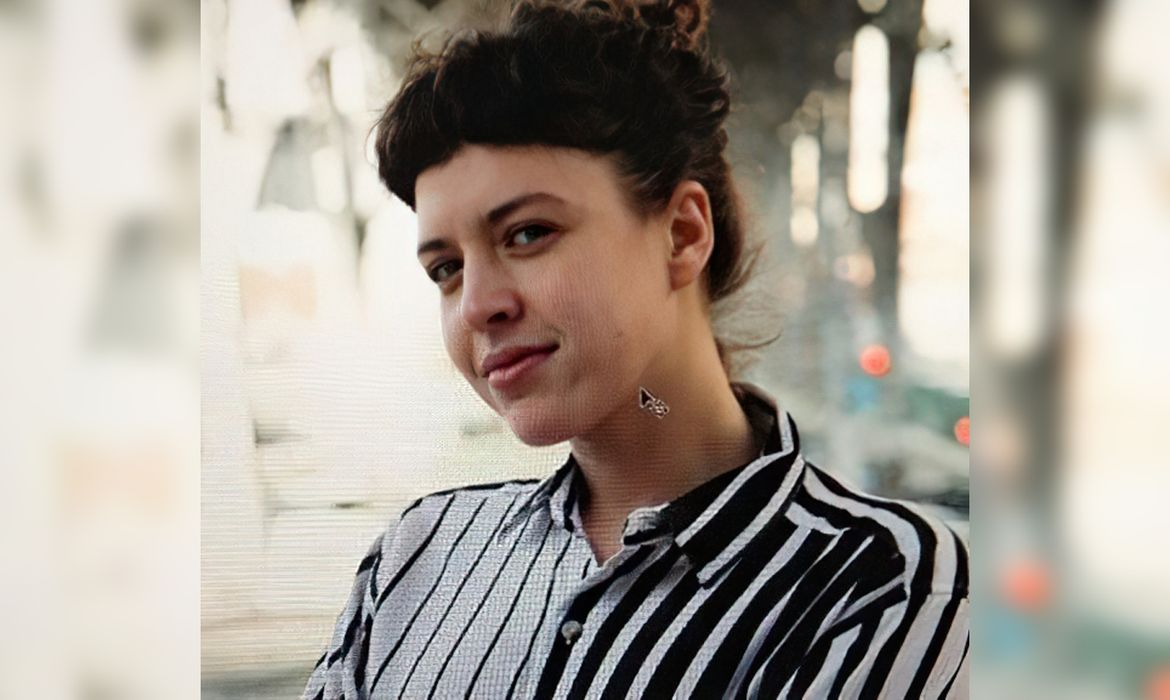 A artista escolhida para representar Israel na prestigiada feira de arte Bienal de Veneza disse, nesta terça-feira (16), que se recusa a abrir o pavilhão nacional até que haja um acordo de cessar-fogo e a libertação de reféns em Gaza.
