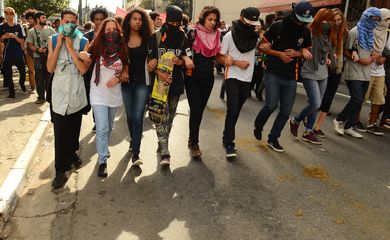 São Paulo - Estudantes secundaristas protestam contra a falta de merenda e as denúncias de corrupção na alimentação escolar (Rovena Rosa/Agência Brasil)