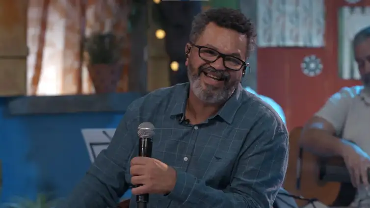 Marquinhos de Oswaldo Cruz homenageia a Portela no Samba na Gamboa