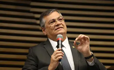 Flávio Dino vota pela cassação da deputada Carla Zambelli