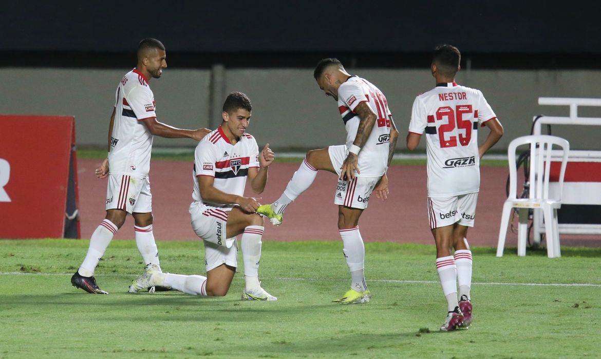 São Paulo derrota Santo André por 2 a 0 no Paulista São Paulo derrota Santo André por 2 a 0 no Paulista