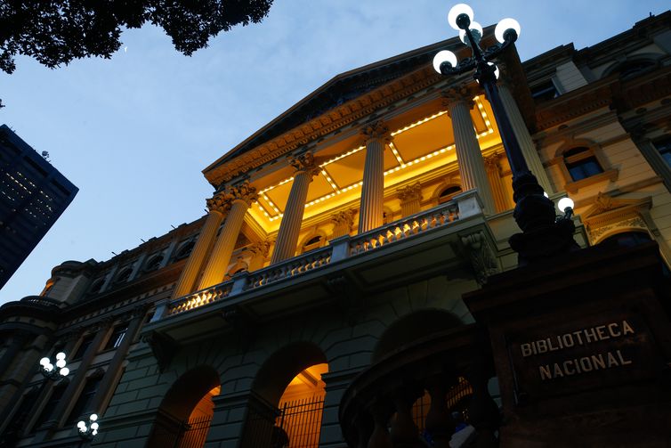Fachada da Biblioteca Nacional no Rio de Janeiro é restaurada