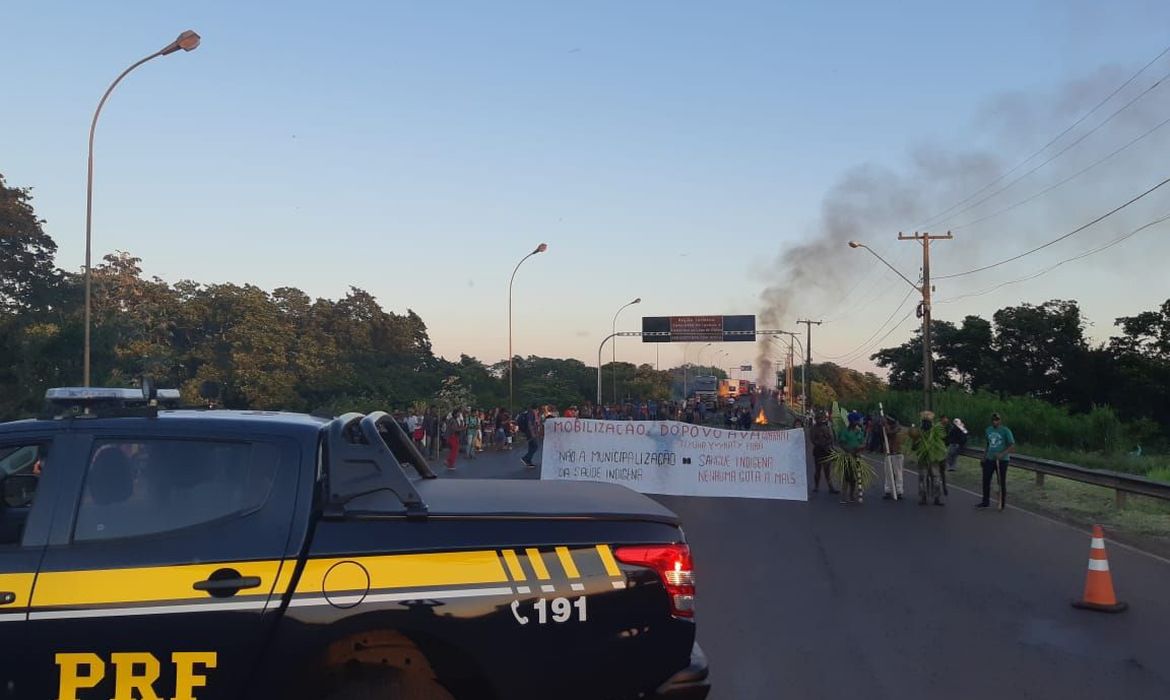 Manifestação de índios da BR 163, em Guaíra, no Paraná