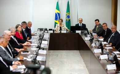 Brasília - A presidenta Dilma Rousseff recebe representantes do Conselho Nacional de Igrejas Cristãs do Brasil, no Palácio do Planalto (Marcelo Camargo/Agência Brasil)