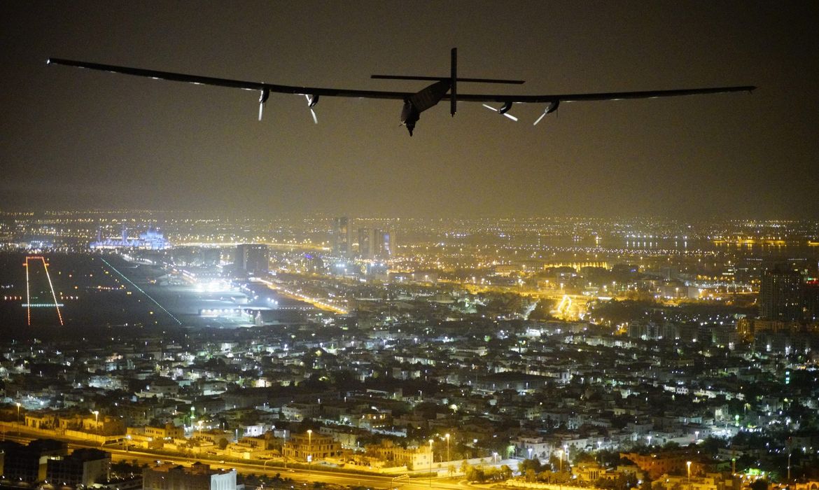 O Solar Impulse pousou na manhã de hoje em Abu Dhabi, nos Emirados Árabes