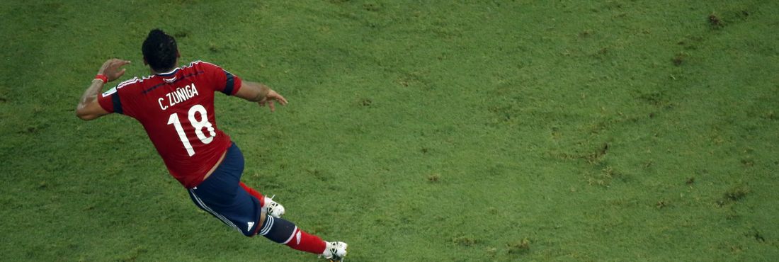 Zúñiga fere Neymar no jogo com a Colômbia e atacante brasileiro está fora da Copa