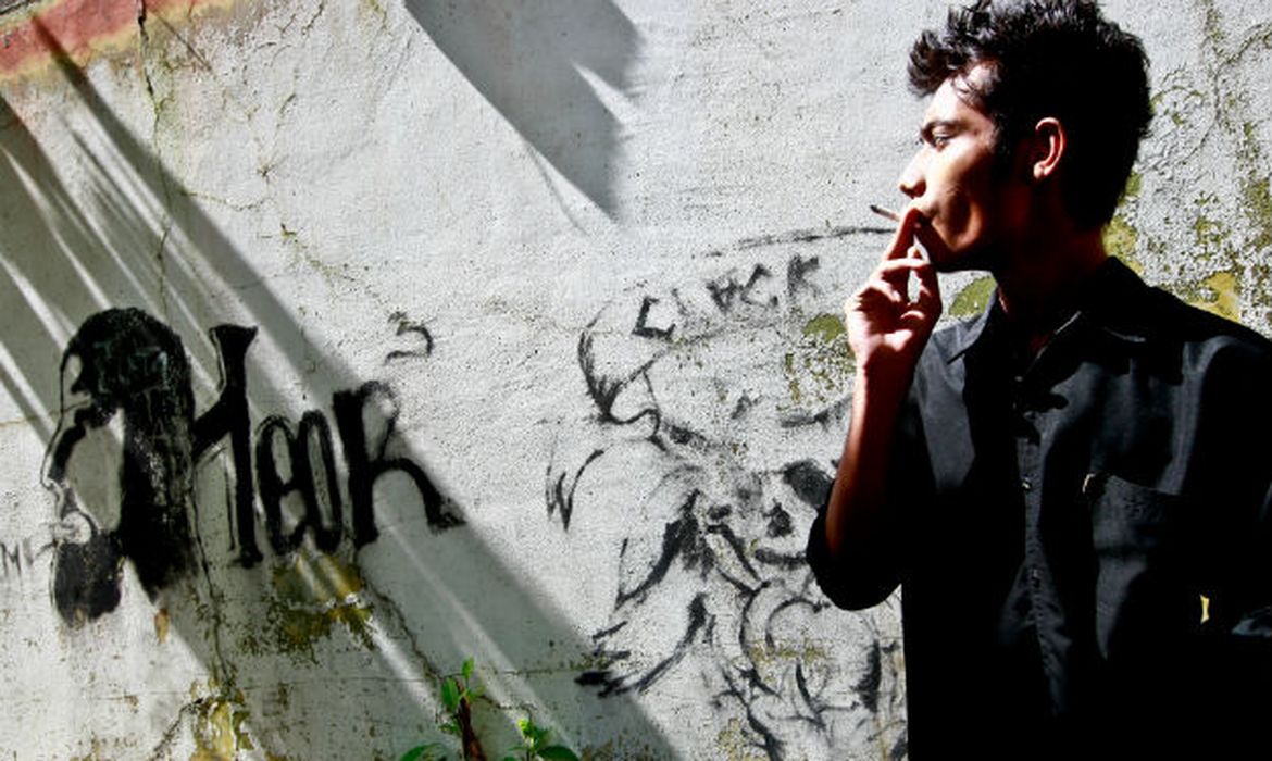 Uma em cada 10 mortes por doença no mundo é causada pelo tabagismo, alerta a OMS