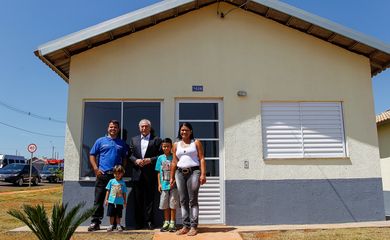 São José do Rio Preto (SP) - Presidente Michel Temer com novos moradores do Parque Residencial da Solidariedade, do Programa Minha Casa, Minha Vida (Beto Barata/PR)