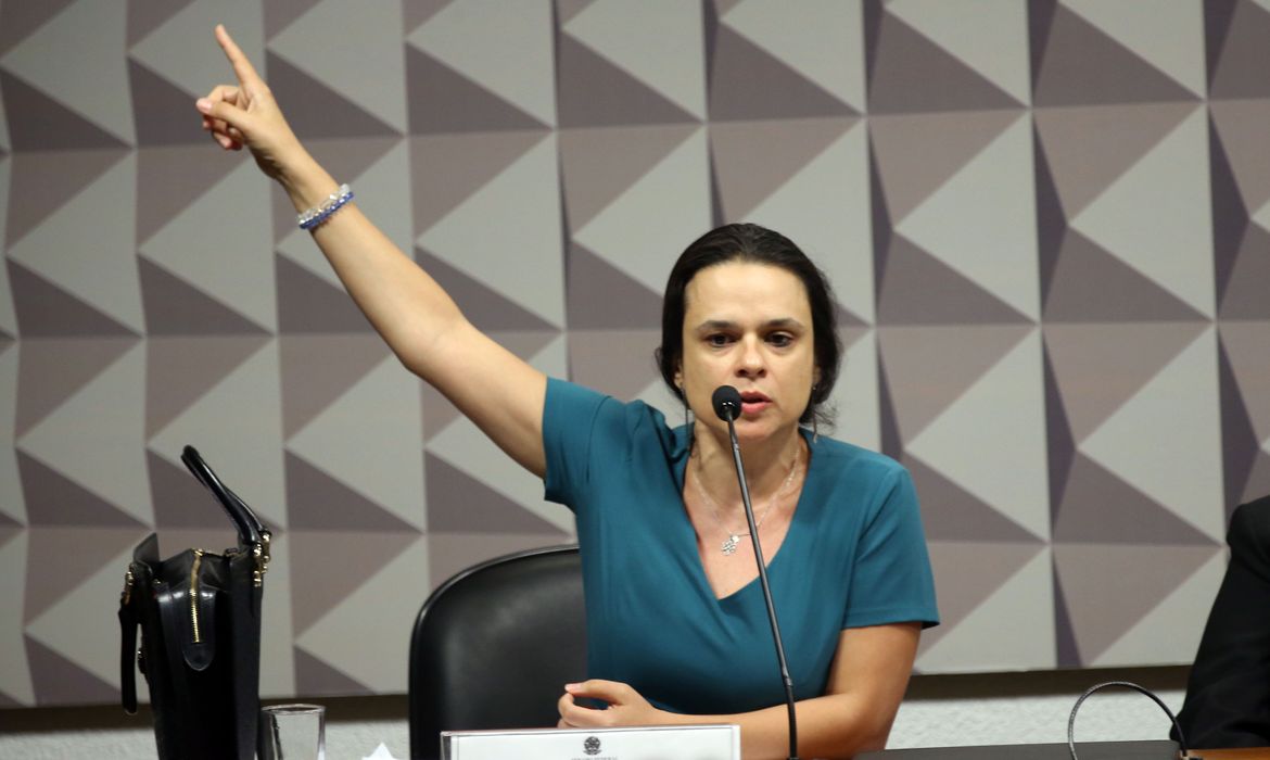 Brasília - Janaína Paschoal, um dos autores do pedido de afastamento da presidenta Dilma Rousseff, na Comissão Especial do Impeachment no Senado (Fabio Rodrigues Pozzebom/Agência Brasil)