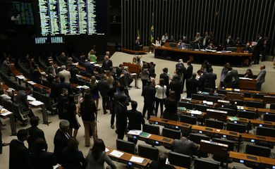 Brasília - O Plenário da Câmara aprovou, entre outras matérias, a Medida Provisória 723/16, que prorroga, por três anos, o Programa Mais Médicos (Fabio Rodrigues Pozzebom/Agência Brasil)