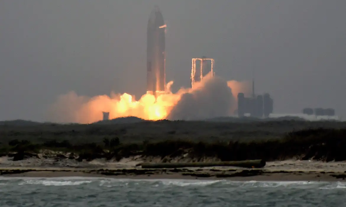 SpaceX conducts test launch of SN15 starship prototype from Boca Chica, Texas