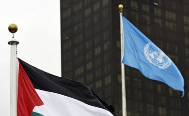 Bandeira palestina é hasteada na sede da ONU (Agência Lusa/Direitos Reservados)