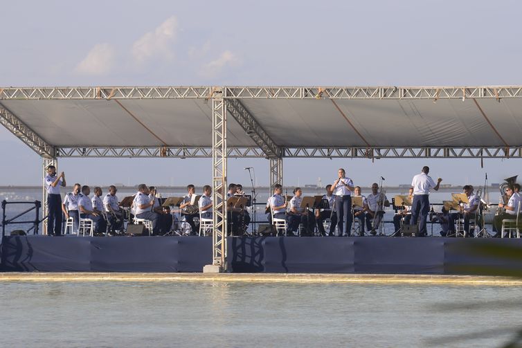 Força Aérea Brasileira (FAB) realiza concerto em homenagem ao Dia do Aviador e Dia da FAB no Museu do Amanhã.