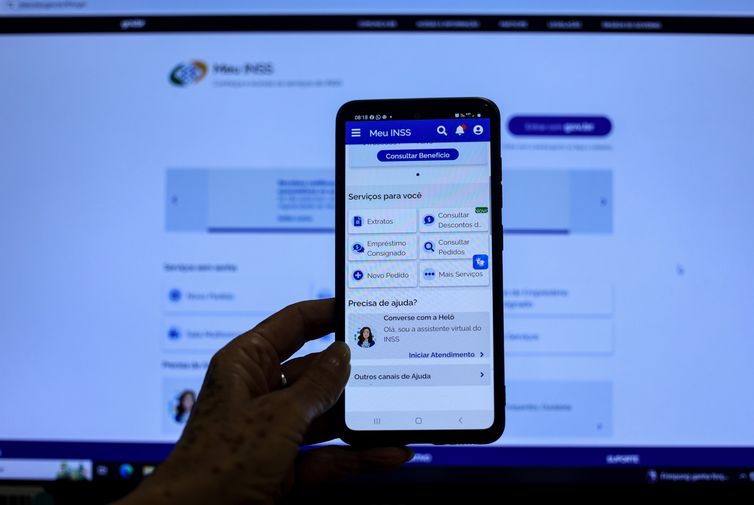 Joédson Alves/Agência Brasil Brasília (DF), 14/05/2025 - Aposentada Neide Maria, recebeu o aviso no APP meu INSS, que teve desconto associativo nos últimos 5 anos.
A partir desta quarta-feira (14), os aposentados e pensionistas do Instituto Nacional do Seguro Social (INSS) podem requerer a devolução de valores descontados indevidamente nos últimos anos. O pedido deve ser feito por meio do aplicativo Meu INSS, pelo site de mesmo nome ou pelo telefone 135.
Foto: Joédson Alves/Agência Brasil