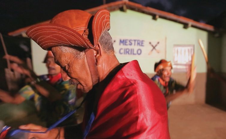 Mestre Cirilo mantém viva a tradição de danças folclóricas no Ceará