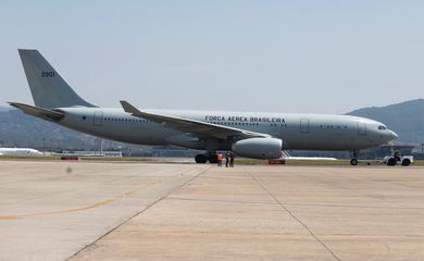 Guarulhos (SP) 06/10/2024  Brasileiros que estavam no Líbano, desembarcam do avião KC-30 da FAB,na Base Aérea de São Paulo  na Operação “Raizes do Cedro” em Guarulhos. Foto Paulo Pinto/Agencia Brasil