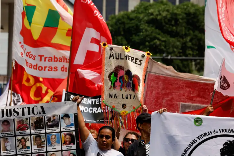 Rio de Janeiro (RJ), 07/09/2024 - Grito dos Excluídos e Excluídas 2024, atravessa ruas do centro da cidade, com o tema 