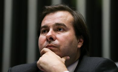 Brasília - Presidente da Câmara, Rodrigo Maia, durante sessão plenária para analisar e votar o projeto sobre a renegociação da dívida dos estados com o governo federal (Marcelo Camargo/Agência Brasil)