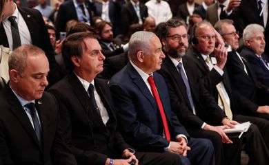 O presidente da República, Jair Bolsonaro, acompanhado do primeiro-ministro de Israel, Benjamin Netanyahu, participa da cerimônia de abertura do encontro empresarial Brasil-Israel, em Jerusalém.