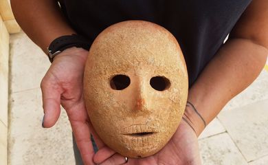 Máscara, Israel, Pedra