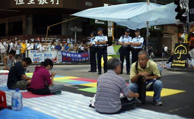 Protestantes pró-democracia ocupam ruas de Mong Kok, em Hong Kong, na China