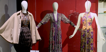 Exposição sobre  o vestuário dos anos 70 no Museu da Moda
