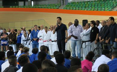 Ministro do Esporte, Leonardo Picciani, participa de evento com jovens no Velódromo do Parque Olímpico