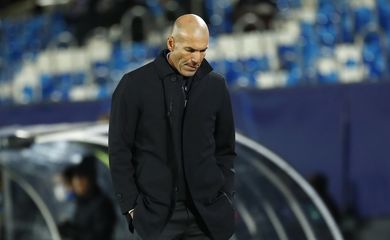 Técnico do Real Madrid, Zinedine Zidane, durante partida contra a Inter de Milão pela Liga dos Campeões