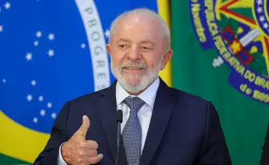 Brasília (DF) 18/03/2025 O presidente Luiz Inácio Lula da Silva, durante assinatura do Projeto de Lei que prevê Isenção de Imposto de Renda (IR) para pessoas que recebem até R$ 5 mil por mês.  Foto: Fabio Rodrigues-Pozzebom/ Agência Brasil