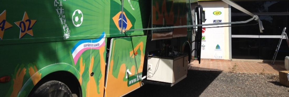 Dez amigos de Vitória (ES) criaram o projeto Torcida na Estrada, que consiste na montagem de um ônibus para circular entre as cidades que receberão jogos da Seleção Brasileira