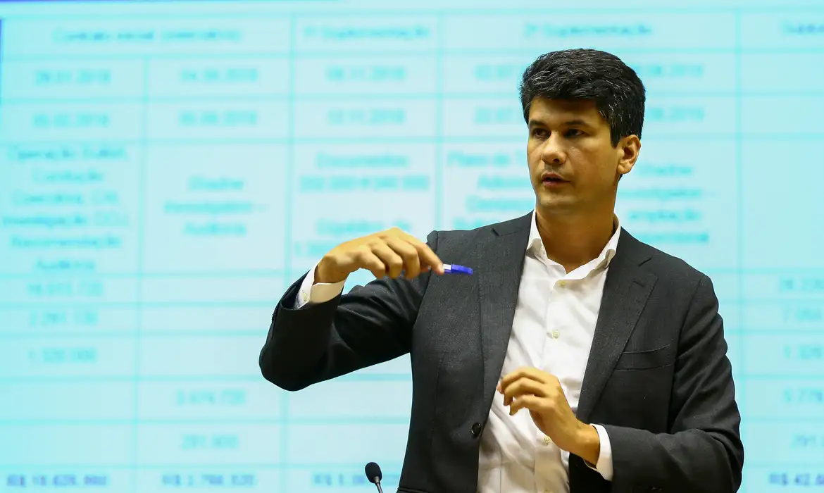 O presidente do BNDES, Gustavo Montezano, apresenta esclarecimentos sobre o processo de investigação independente envolvendo operações entre o Banco e as empresas JBS, Bertin e Eldorado