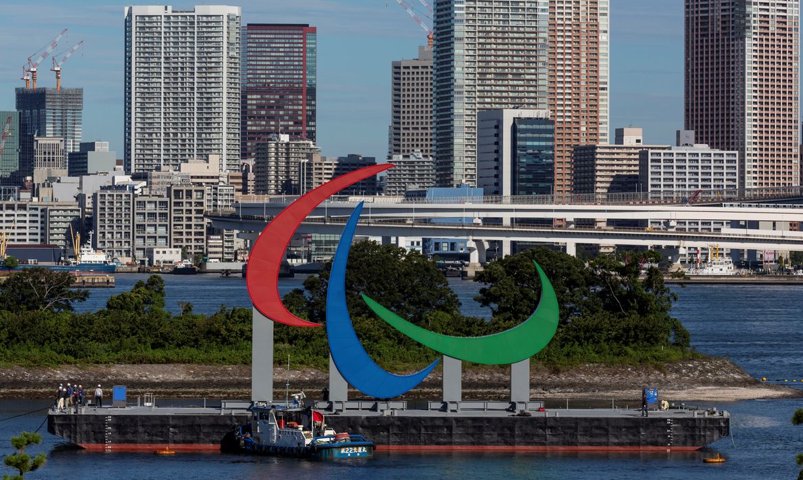 Símbolo instalado para os Jogos Paralímpicos de Tóquio, no Japão - agitos - 