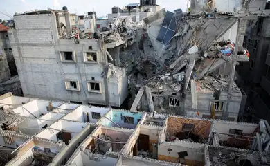 Destroços após ataque de Israel a Rafah, na Faixa de Gaza
07/05/2024
REUTERS/Hatem Khaled