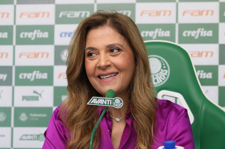 São Paulo (SP), 16/01/2024 - A presidente do Palmeiras, Leila Pereira, fala com a imprensa em coletiva só para jornalistas mulheres, no Centro de Treinamento do clube. Foto: Rovena Rosa/Agência Brasil