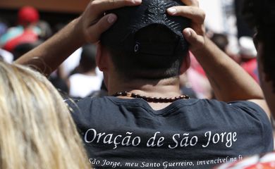 Rio de Janeiro - Durante os festejos de São Jorge em Quintino, na zona norte, a sede da paróquia dedicada ao santo, fiéis se reúnem para missas e procissões. 