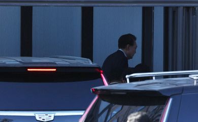 Presidente afastado da Coreia do Sul, Yoon Suk Yeol, chega ao Escritório de Investigação de Corrupção para Funcionários de Alto Escalão em Gwacheon, na Coreia do Sul
15/01/2025 KOREA POOL/Pool via REUTERS