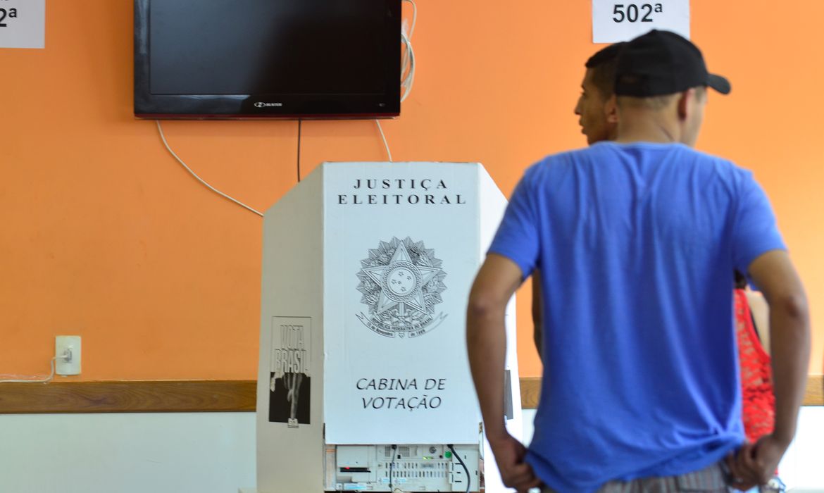 Rio de Janeiro - Colégio Estadual Jornalista Tim Lopes, no Complexo do Alemão, que é usada pela primeira vez para votação.