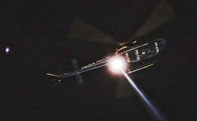 Rio de Janeiro (RJ), 15.07.2024 - Helicóptero da Polícia Militar do Rio de Janeiro faz sobrevoo de monitoramento em tempo real, da operação Ordo. Foto: Marcelo Regua/Governo do RJ