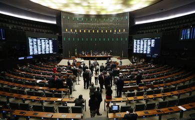 Brasília  - Plenário da Câmara analisa a MP que liberou recursos de R$ 2,9 bilhões para ajudar nas despesas com segurança pública nos Jogos Olímpicos e Paralímpicos Rio 2016 (Fabio Rodrigues Pozzebom/Agência Brasil)