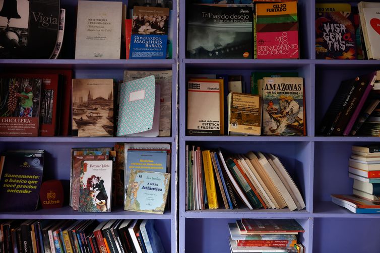 Belém (PA), 18/11/2025 - Biblioteca comunitária, galeria e café Gueto Hub, no bairro Jurunas, periferia de Belém. Foto: Tânia Rêgo/Agência Brasil