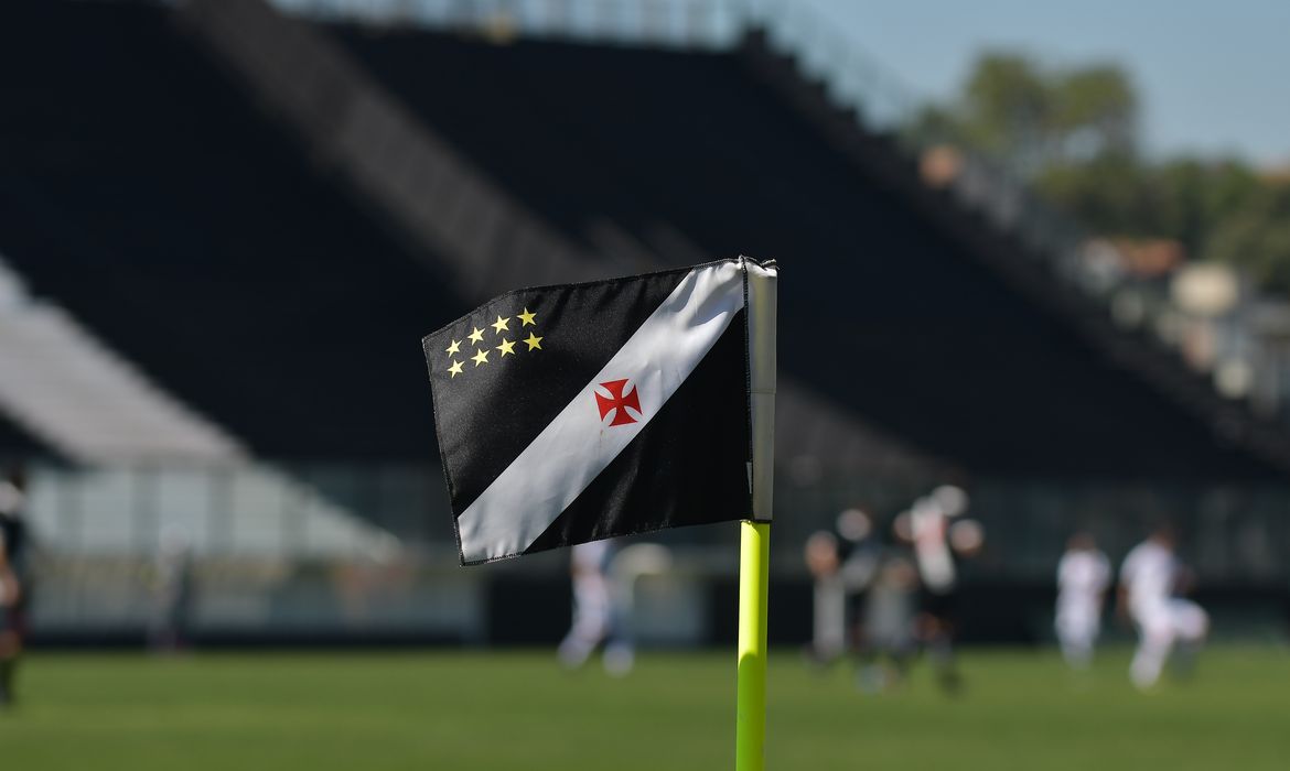 Thiago Ribeiro/Vasco/Direitos Reservados bandeira vasco - corner - São Januário