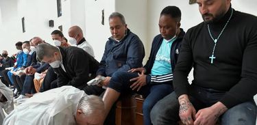 Missa de Lava Pés - papa celebra com presidiários