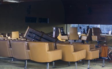 Palácio do Supremo Tribunal Federal e destruído, após atos terroristas no ultimo domingo